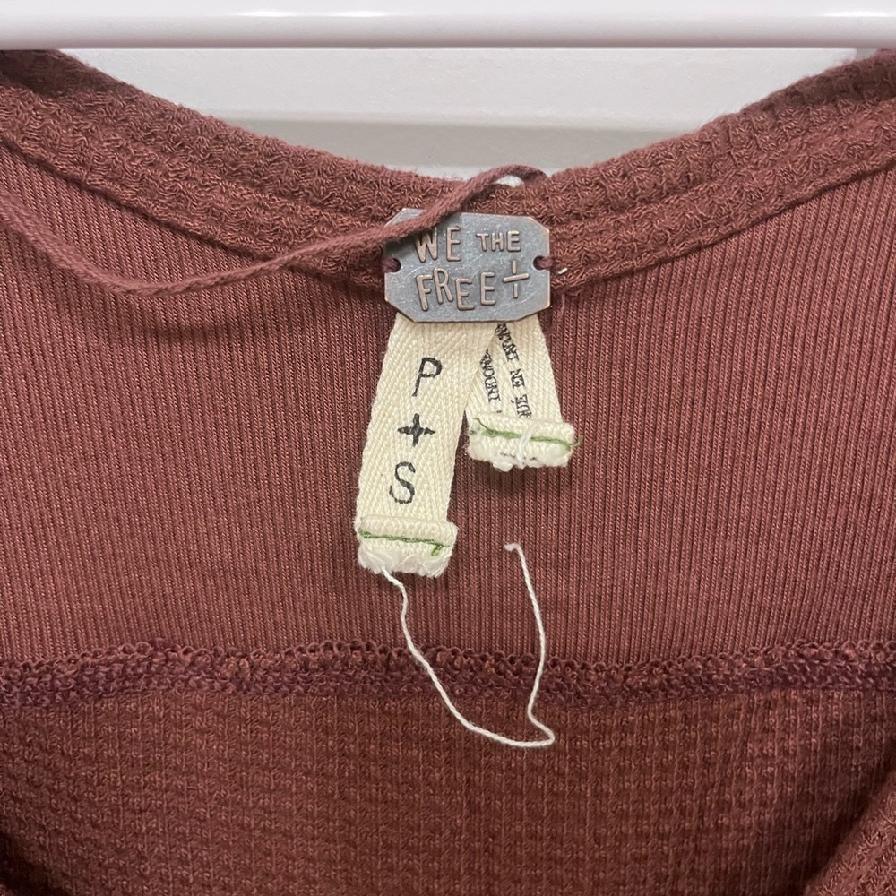 Free People We The Free waffle knit flowy long sleeve shirt brown. Size Small - Picture 2 of 2